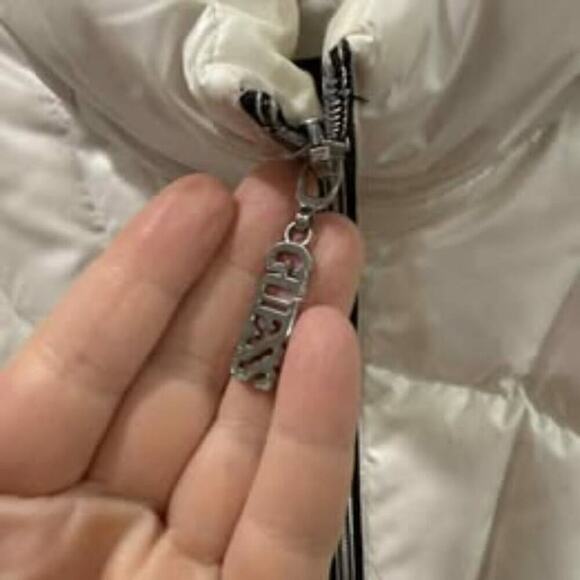 Women's size small Guess Longer puffer jacket - Picture 5 of 6